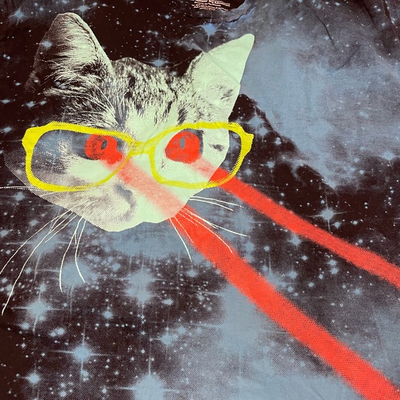 Unisex short sleeve Threadless cat with laser eyes graphic t-shirt. Size L - Picture 4 of 4